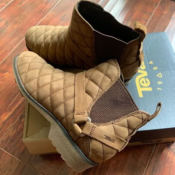 Teva  Chelsea waterproof lightweight leather pull-on boot size 6 and 6,5 new