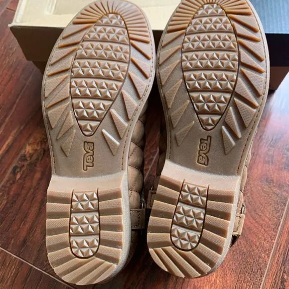 Teva  Chelsea waterproof lightweight leather pull-on boot size 6 and 6,5 new
