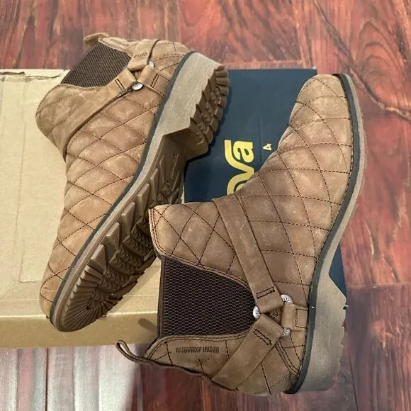 Teva  Chelsea waterproof lightweight leather pull-on boot size 6 and 6,5 new