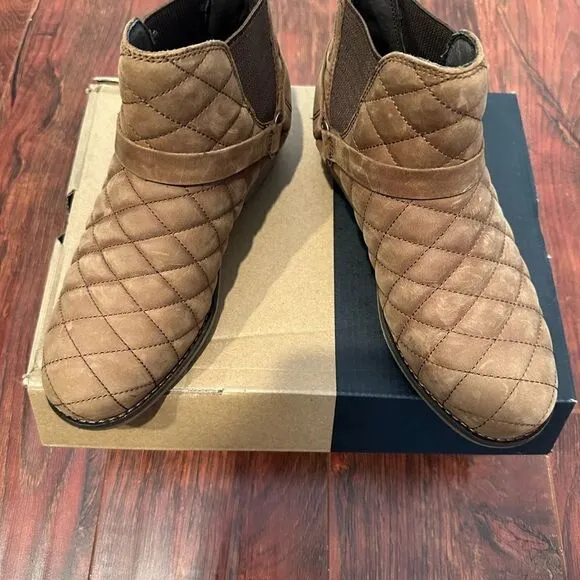 Teva  Chelsea waterproof lightweight leather pull-on boot size 6 and 6,5 new
