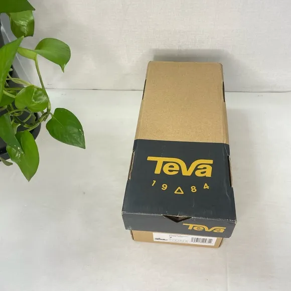 Teva men’s Original Universal Sandal 12 Shock Green‎ size 7