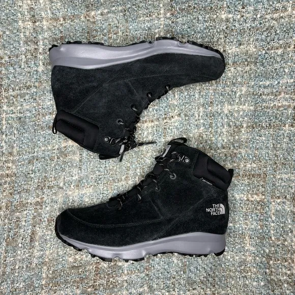 The North Face Youth Back-To-Berkeley Waterproof Hiker in TNF Black/Griffin Grey