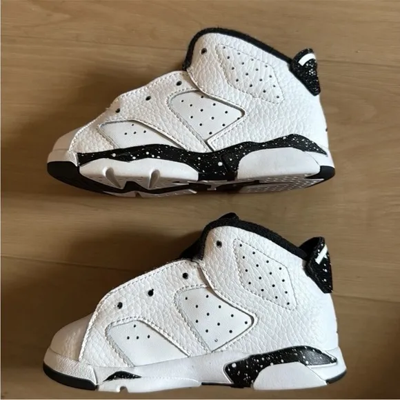 TODDLER BOYS JORDAN BRAND WHITE AIR JORDAN 6 RETRO ATHLETIC SNEAKERS  SIZE 7C