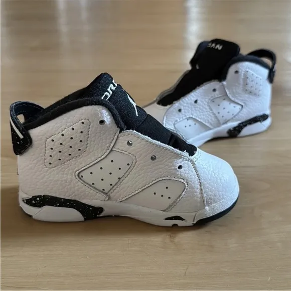 TODDLER BOYS JORDAN BRAND WHITE AIR JORDAN 6 RETRO ATHLETIC SNEAKERS  SIZE 7C