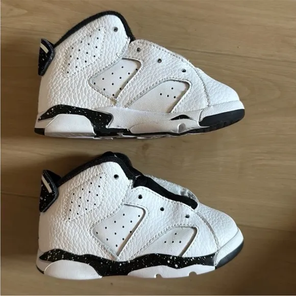 TODDLER BOYS JORDAN BRAND WHITE AIR JORDAN 6 RETRO ATHLETIC SNEAKERS  SIZE 7C