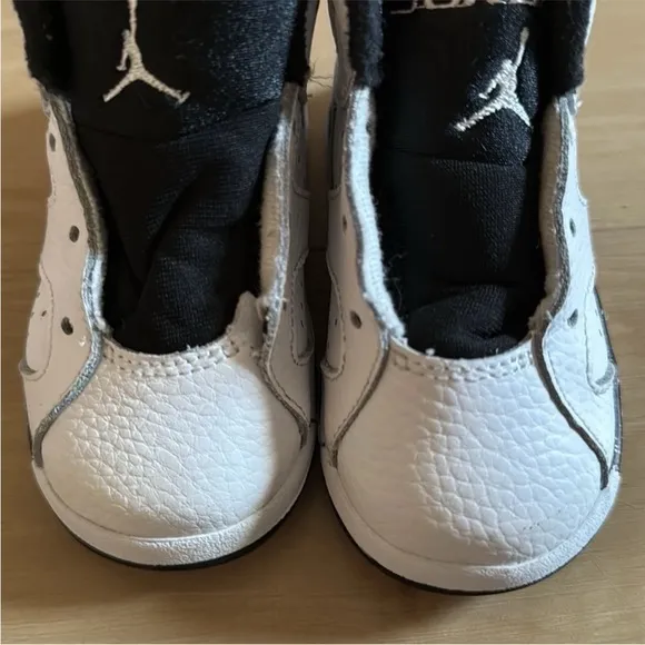 TODDLER BOYS JORDAN BRAND WHITE AIR JORDAN 6 RETRO ATHLETIC SNEAKERS  SIZE 7C