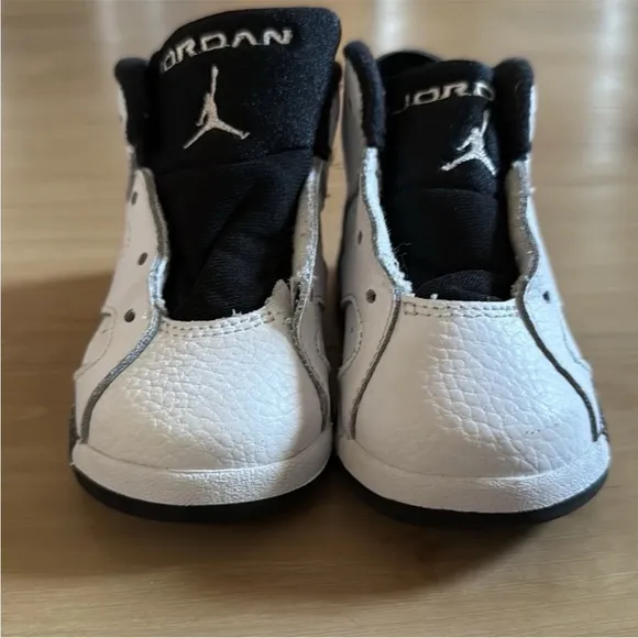 TODDLER BOYS JORDAN BRAND WHITE AIR JORDAN 6 RETRO ATHLETIC SNEAKERS  SIZE 7C