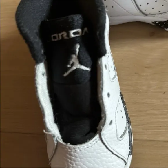 TODDLER BOYS JORDAN BRAND WHITE AIR JORDAN 6 RETRO ATHLETIC SNEAKERS  SIZE 7C