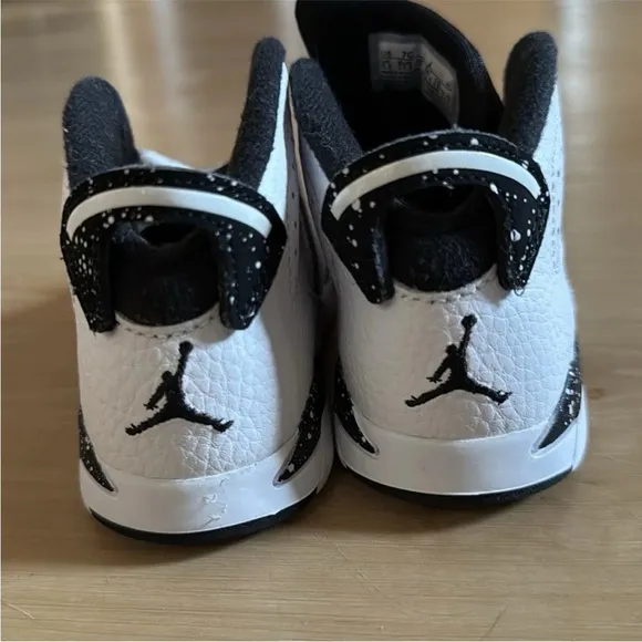 TODDLER BOYS JORDAN BRAND WHITE AIR JORDAN 6 RETRO ATHLETIC SNEAKERS  SIZE 7C