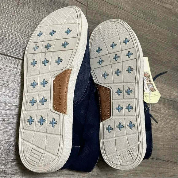 Toms calf hair leather high top shoes womens size 6 Navy Blue NEW.