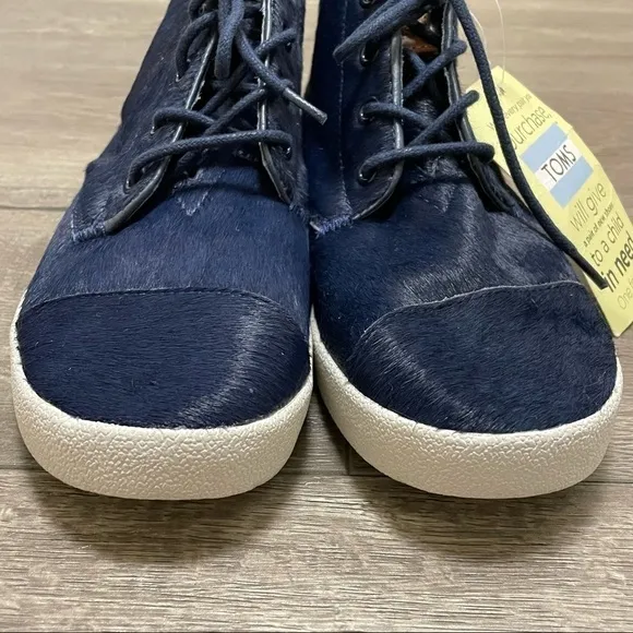 Toms calf hair leather high top shoes womens size 6 Navy Blue NEW.