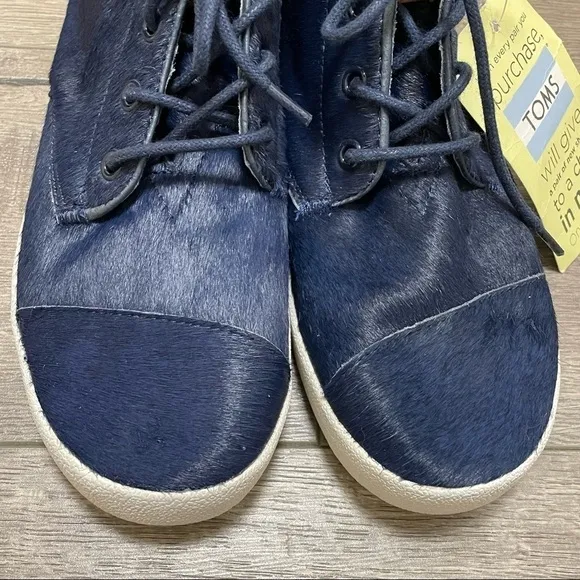 Toms calf hair leather high top shoes womens size 6 Navy Blue NEW.