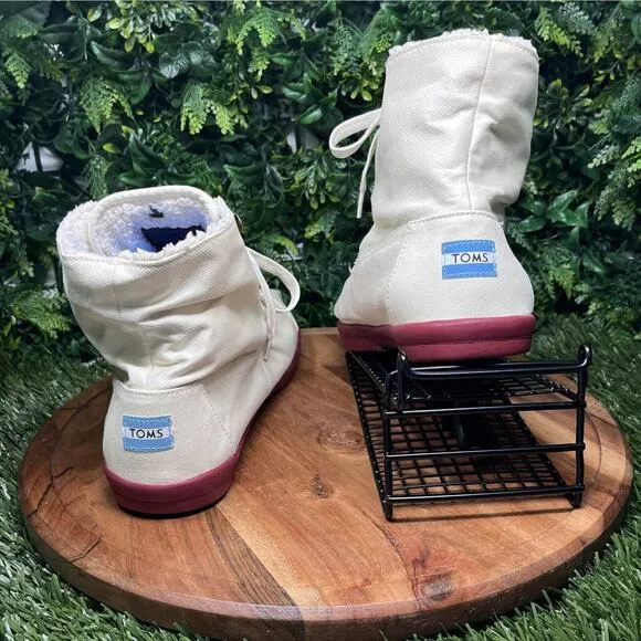 TOMS High Top Shoes Men 12 Ivory Lace up Fold Over Lightweight Sherpa Lined 2110