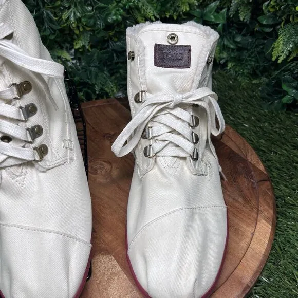 TOMS High Top Shoes Men 12 Ivory Lace up Fold Over Lightweight Sherpa Lined 2110