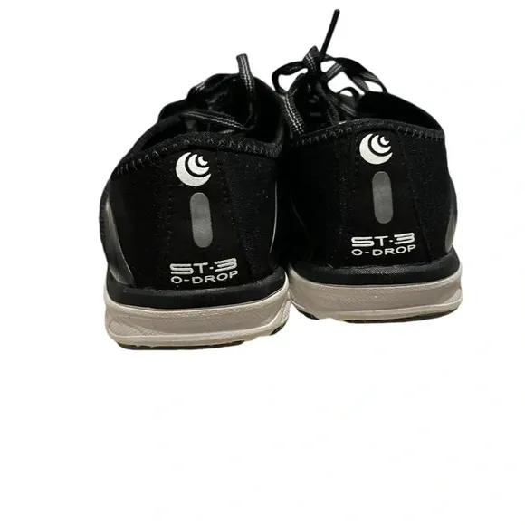 Topo Athletic ST-3 Mens Size 9 Running Shoes Sneakers Black Grey Comfort