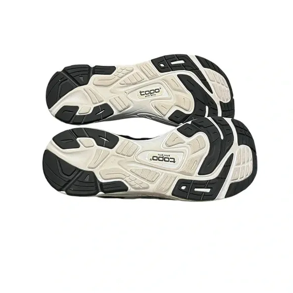 Topo Athletic ST-3 Mens Size 9 Running Shoes Sneakers Black Grey Comfort