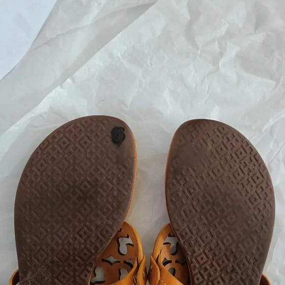 Tory Burch Miller mustard color leather size 7M