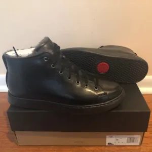 UGG Pismo black leather sneaker. Size: 9, 10