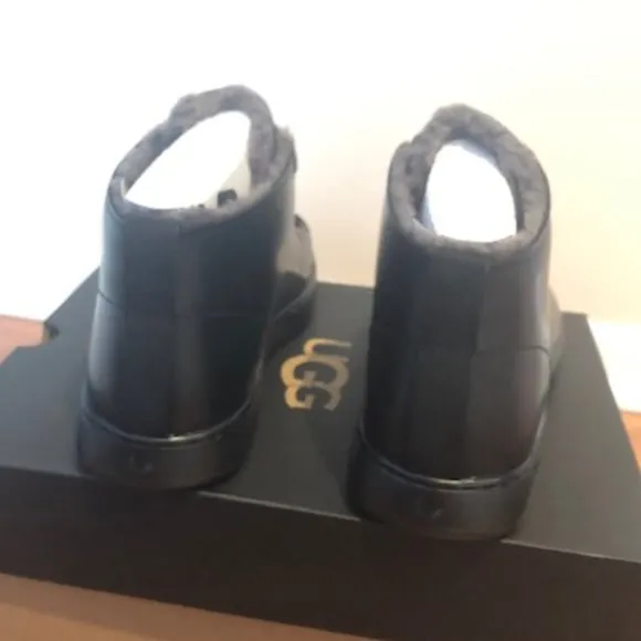 UGG Pismo black leather sneaker. Size: 9, 10