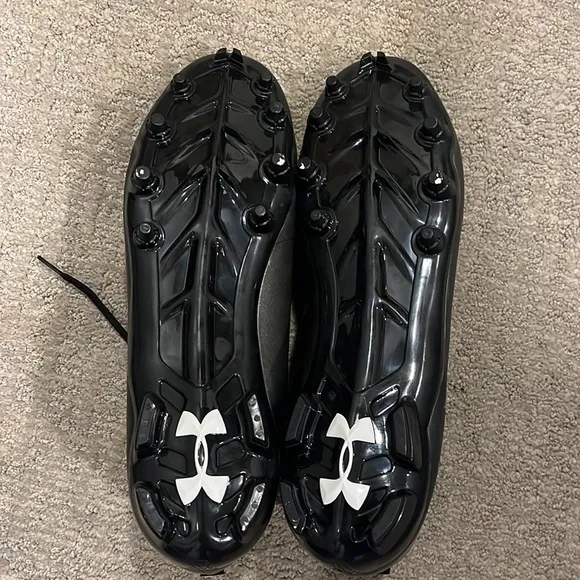 Under Armour Nitro Mens Black Low Football Cleats Shoes size 13 worn once!