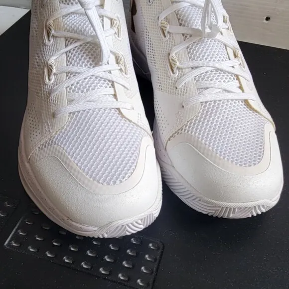 Under Armour UA Highlight Ace 2.0 White Gold 1290505-100 Volleyball Shoe sz 11.5