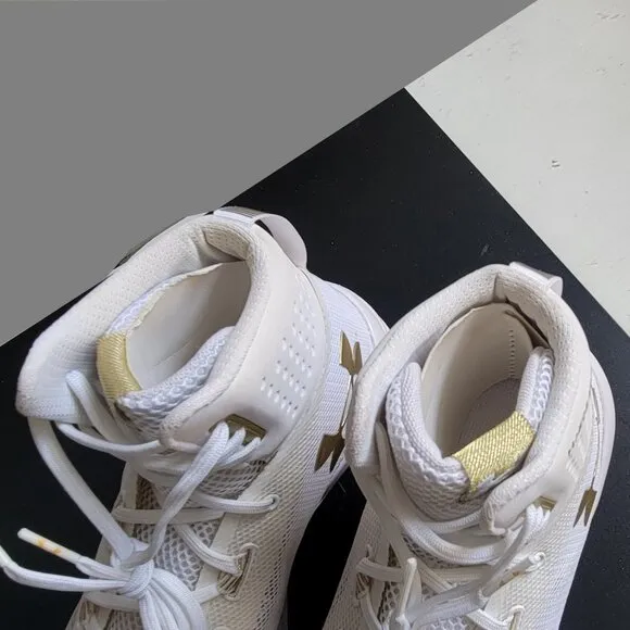 Under Armour UA Highlight Ace 2.0 White Gold 1290505-100 Volleyball Shoe sz 11.5