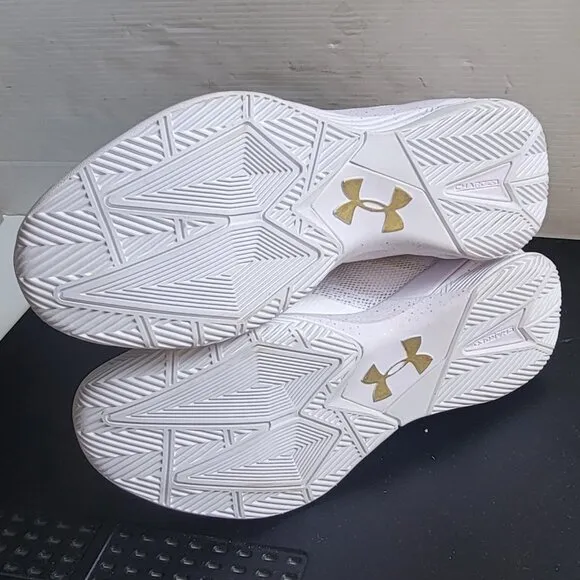 Under Armour UA Highlight Ace 2.0 White Gold 1290505-100 Volleyball Shoe sz 11.5