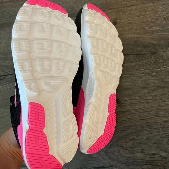 Under Armour Unisex-Child Grade School Charge shoes