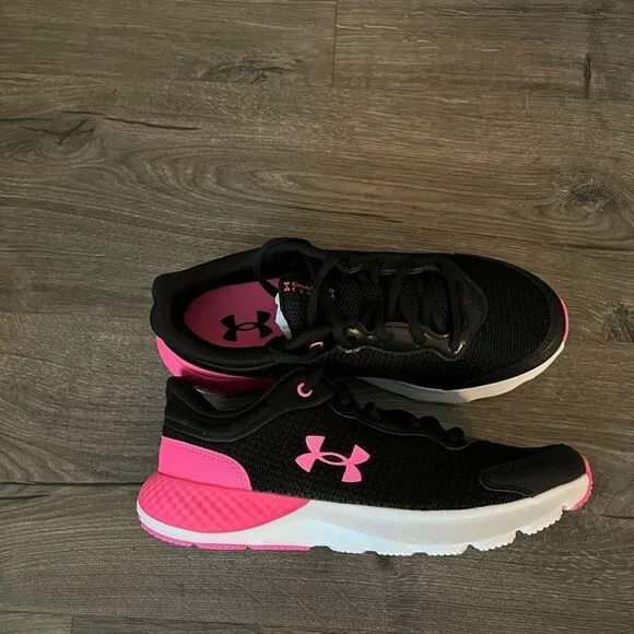 Under Armour Unisex-Child Grade School Charge shoes