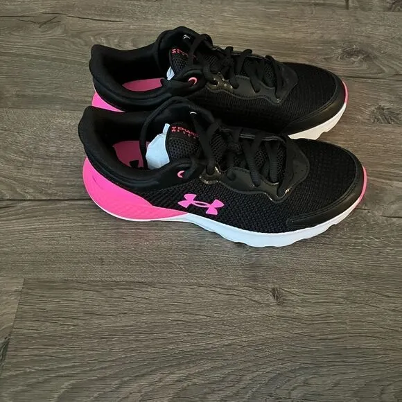 Under Armour Unisex-Child Grade School Charge shoes