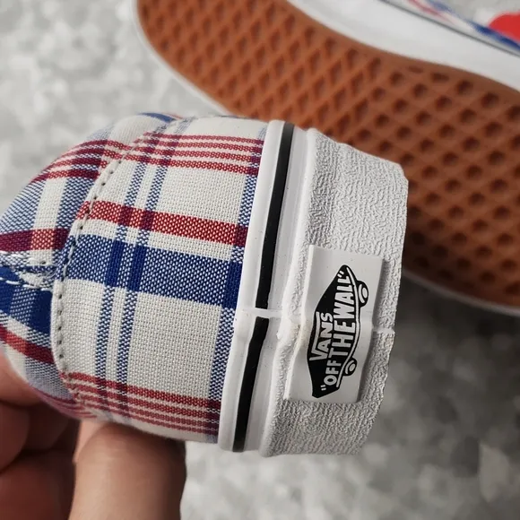 Vans era plaid white, red blue NIB