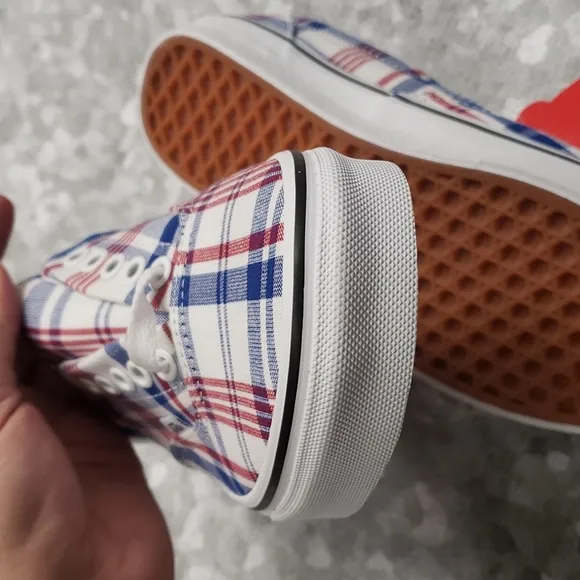 Vans era plaid white, red blue NIB