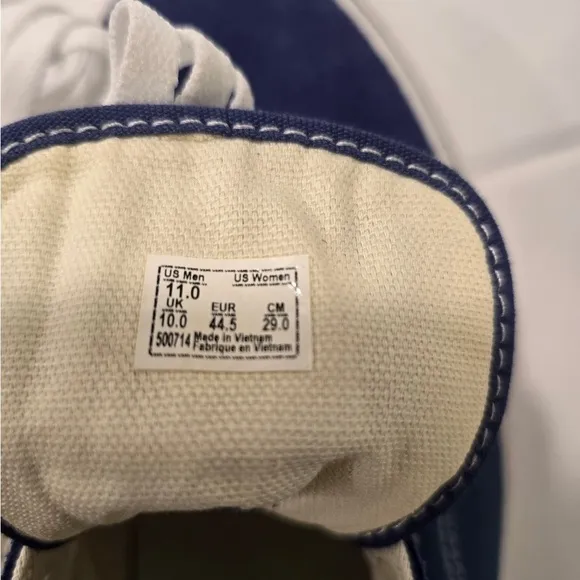 Vans Men’s Old Skool Low Top Blue Suede Canvas Sneakers Size 11 NWT Off The Wall