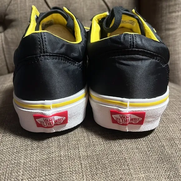 Vans X Cobra Kai Old Skool Shoes U.S. M8.5 W10... Black Yellow Low Top NWT