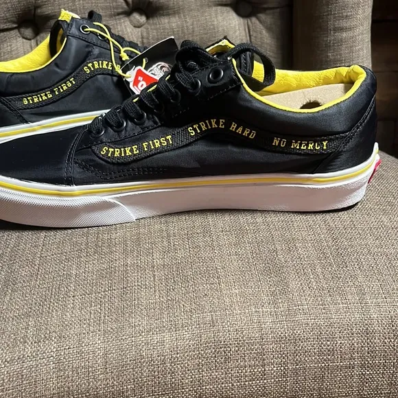 Vans X Cobra Kai Old Skool Shoes U.S. M8.5 W10... Black Yellow Low Top NWT
