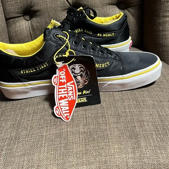 Vans X Cobra Kai Old Skool Shoes U.S. M8.5 W10... Black Yellow Low Top NWT