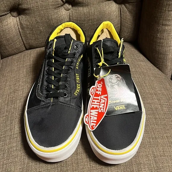 Vans X Cobra Kai Old Skool Shoes U.S. M8.5 W10... Black Yellow Low Top NWT