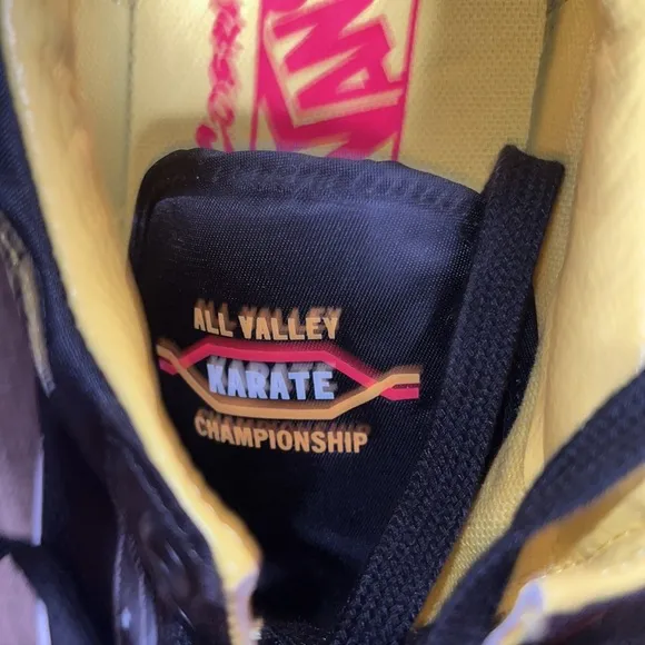 Vans X Cobra Kai Old Skool Shoes U.S. M8.5 W10... Black Yellow Low Top NWT