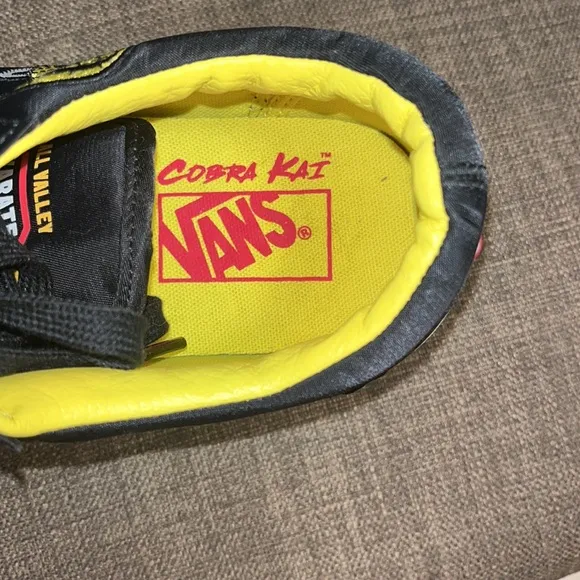 Vans X Cobra Kai Old Skool Shoes U.S. M8.5 W10... Black Yellow Low Top NWT