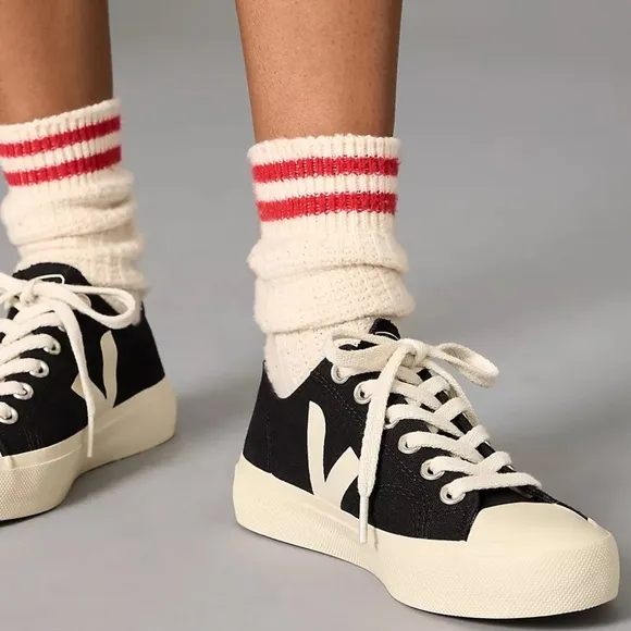 Veja Anthropologie Women’s Wata II Low-Top Sneakers Size 7