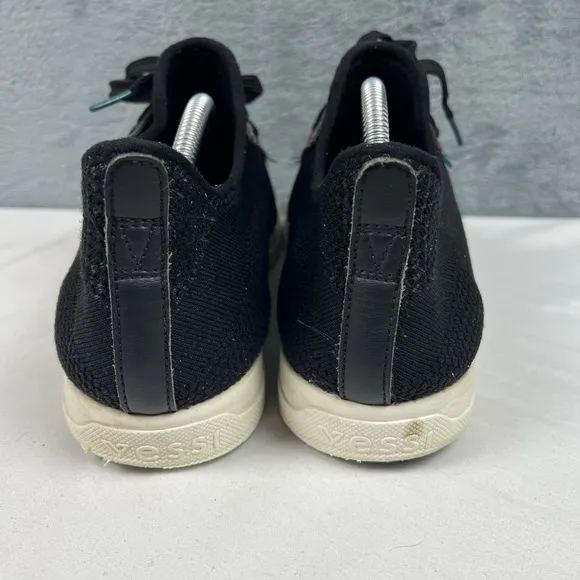 Vessi Weekend Sneaker Mens Size 10 Womens Size 11 Waterproof Shoes Black White
