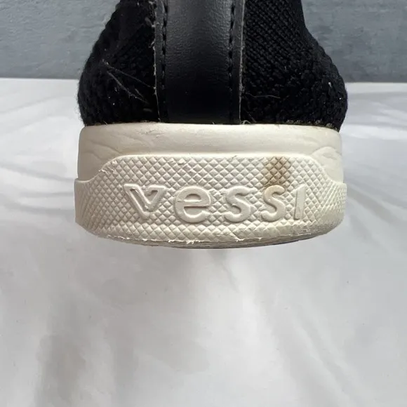 Vessi Weekend Sneaker Mens Size 10 Womens Size 11 Waterproof Shoes Black White