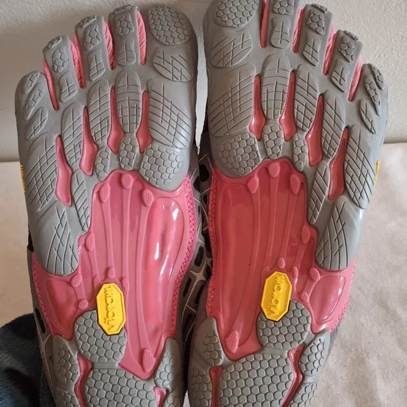 Vibram FiveFingers Athletic Shoes Size 41