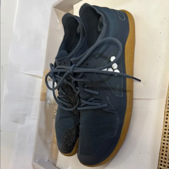 Vivo Barefoot Black Athletic Shoes Minimalist Design size 41