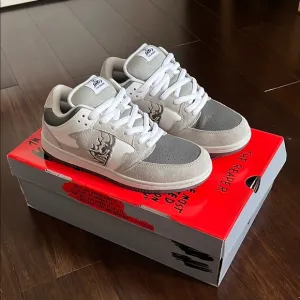 Warren Lotas Reaper Clean Slate Low-Top Sneakers and T shirt
