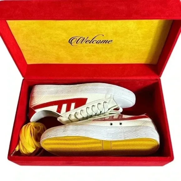 When Smoke Clears Mens White Red Size 7