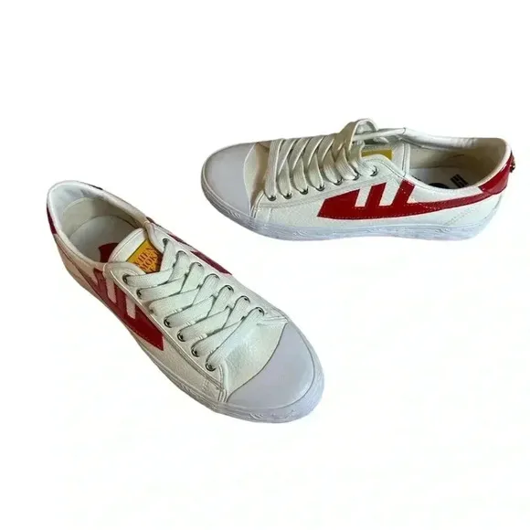 When Smoke Clears Mens White Red Size 7