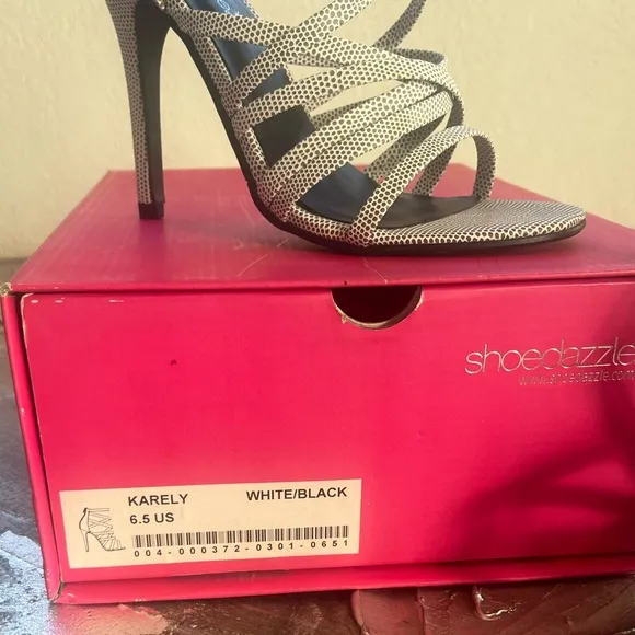 White And Gray 4&quot; Strappy Open Toe Heels Size 6.5~ By &quot;Shoedazzle&quot;~ New W/ Box‎