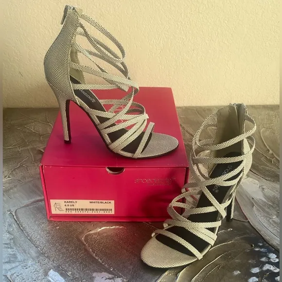 White And Gray 4&quot; Strappy Open Toe Heels Size 6.5~ By &quot;Shoedazzle&quot;~ New W/ Box‎