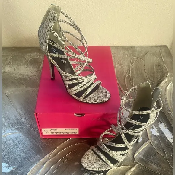 White And Gray 4&quot; Strappy Open Toe Heels Size 6.5~ By &quot;Shoedazzle&quot;~ New W/ Box‎